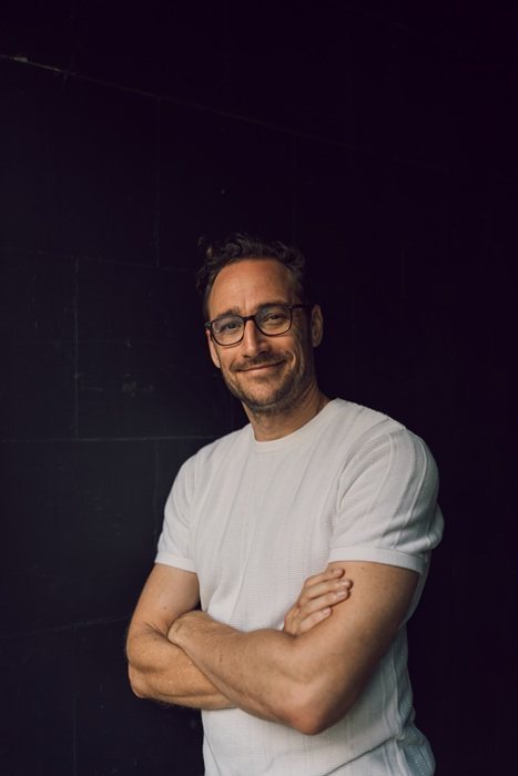A lot of women secretly hope for the kind of man who walks in, locks eyes with her, and it’s like he’s been struck by lightning: Jan-Willem van der Heiden, relationship coach