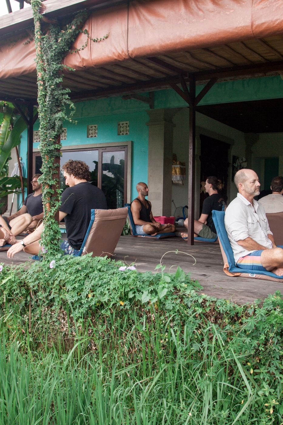 What to do when your wife is unhappy: What to do when your wife is unhappy. A men's retreat gathering on a veranda, with relationship coach Jan-Willem van der Heiden