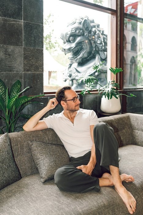 When people talk about time-travel, they worry about radically changing the present by doing something small: Jan-Willem van der Heiden, relationship coach